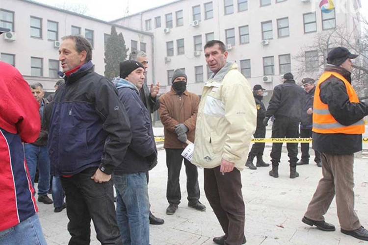 Radnici "Hidrogradnje" traže svoje plate