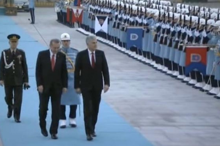Čovićev pozdrav turskim vojnicima hit na društvenim mrežama (VIDEO)