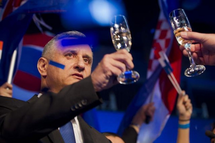 Neočekivani rat SDP i HDZ na Tviteru