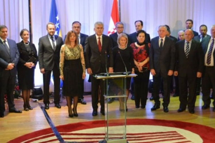 Čović na Božićnom prijemu: BiH ne može sa visokim predstavnikom u Evropu
