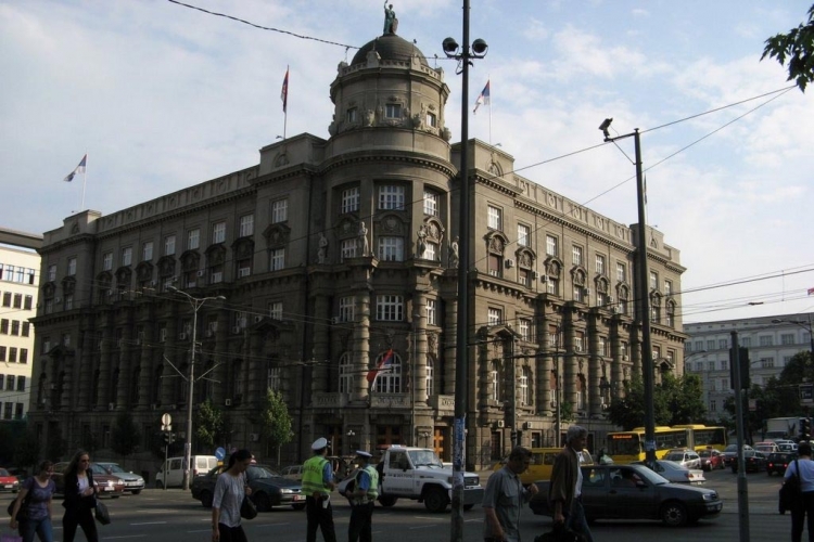 Fič podigao kreditni izgled Srbije sa stabilnog na pozitivni