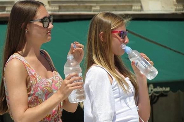 Evo zbog čega ne biste trebali piti vodu iz plastične boce