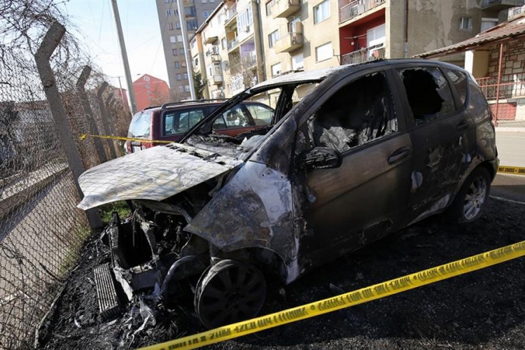 Eksplozija u Kosovskoj Mitrovici, oštećeno osam vozila