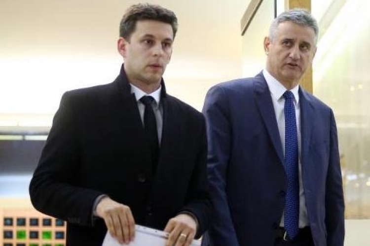 Karamarko i Petrov: Pokazali smo predsjednici 78 potpisa, do sutra ćemo imati mandatara