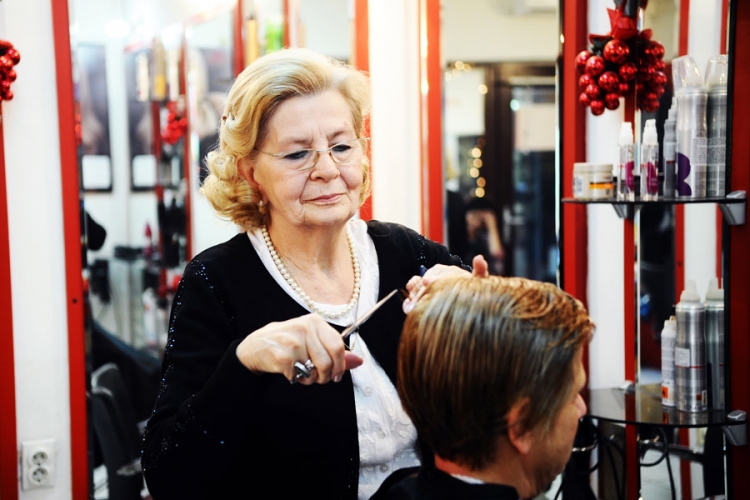 Božena Kapisoda (73): Frizerka duže od pola vijeka (FOTO)