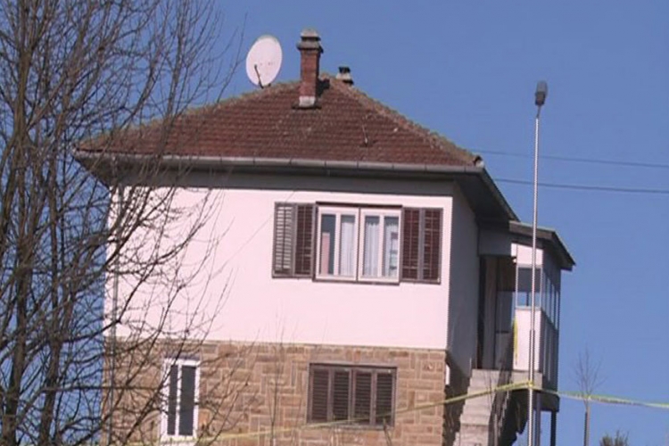 Stravičan zločin kod Lopara: Upucao suprugu, pa se objesio
