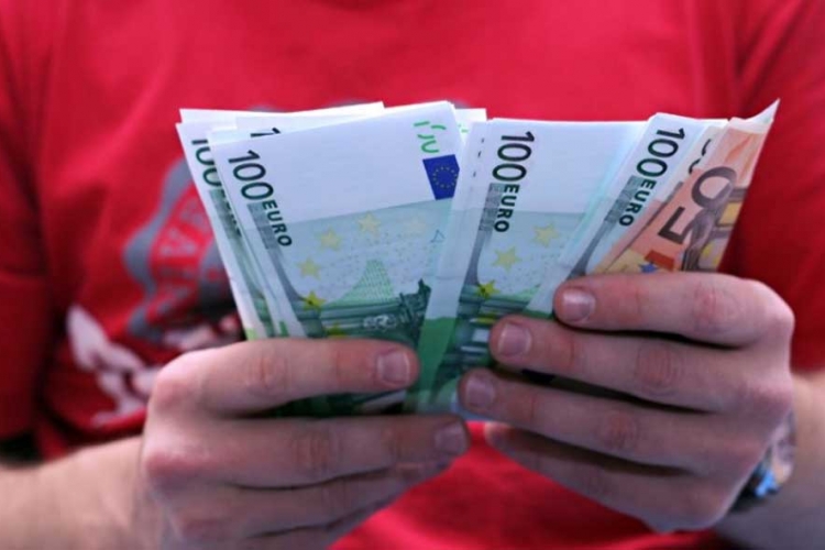 Stranci da bi ušli u BiH moraju imati 150 KM po danu