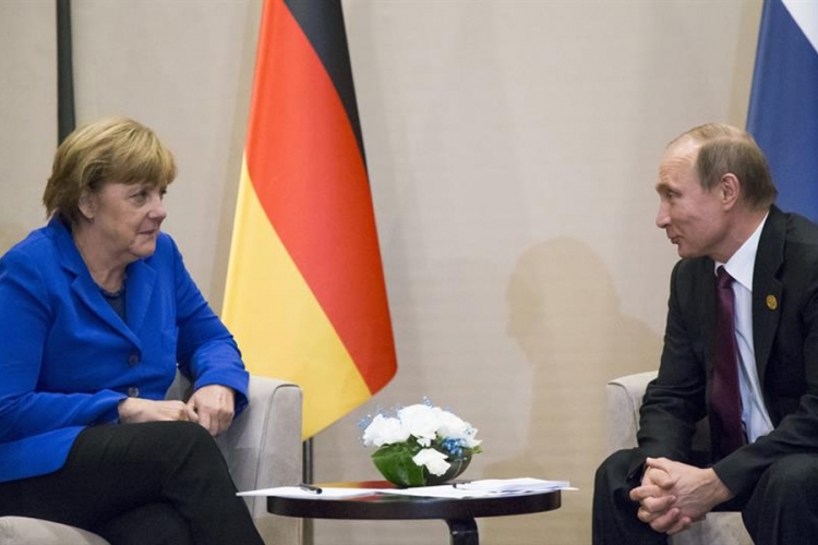 Merkelova dostavila MI6 informacije o Putinu
