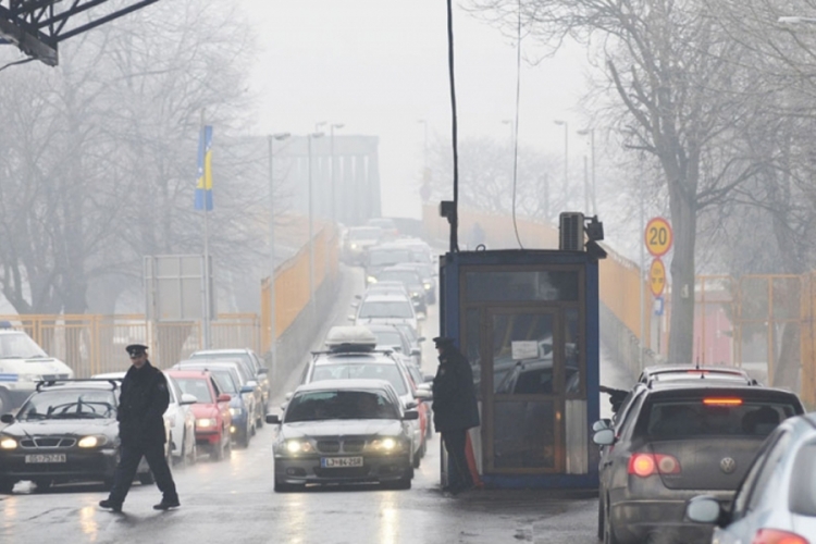 Pojačan saobraćaj pred praznike: Na ulazu u BiH se čeka i duže od sat vremena