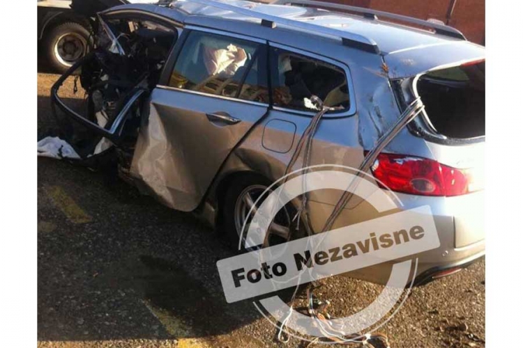 U sudaru kod Modriče dvoje poginulih, četvoro povrijeđenih, tinejdžerka kritično (FOTO)