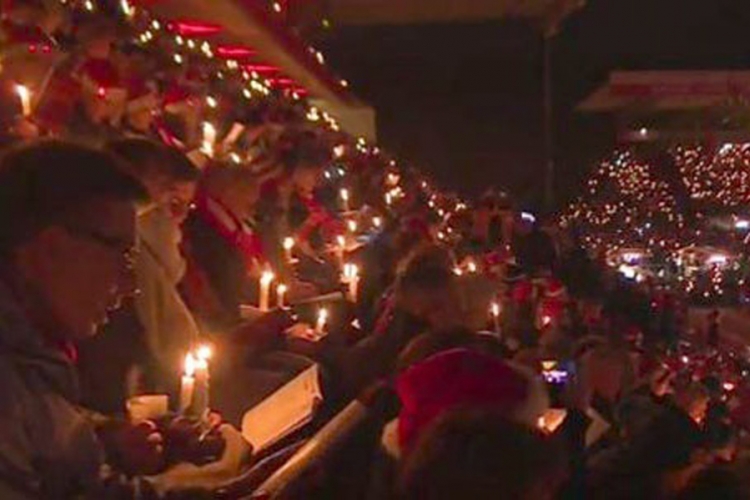 30.000 navijača u Berlinu pjevalo božićne pjesme (VIDEO)