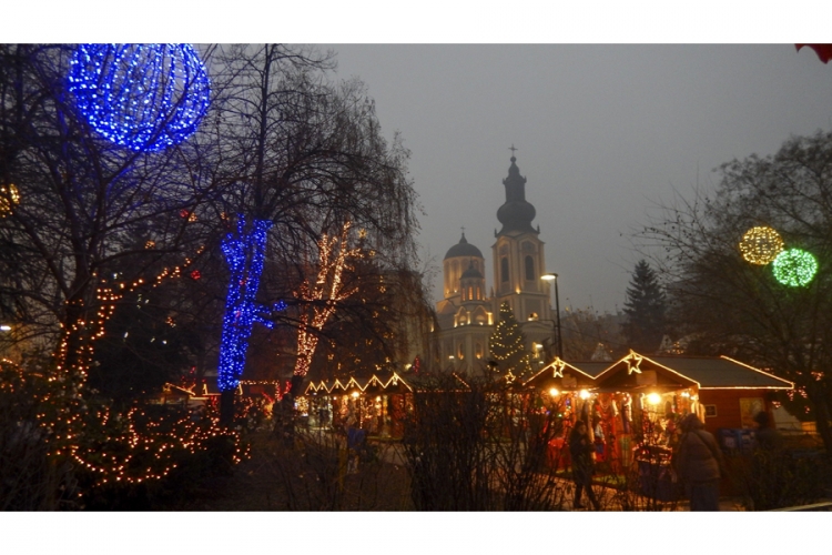 Sreća, smijeh, "shopping night" caruju sarajevskim ulicama (FOTO)
