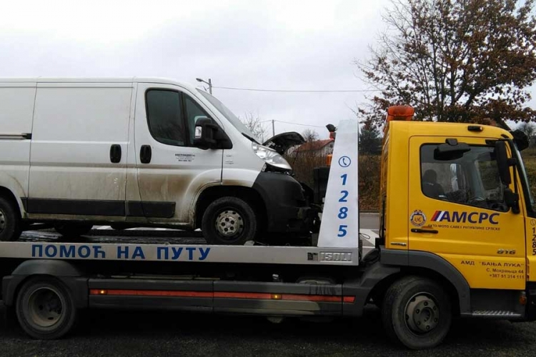 Saobraćajka u Verićima kod Banjaluke, povrijeđeno pet mladića