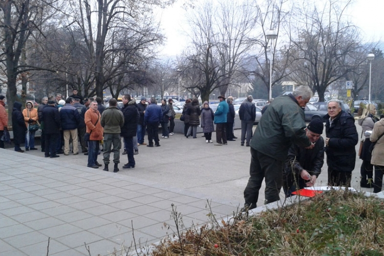 Tuzlanski radnici protestom ispratili godinu