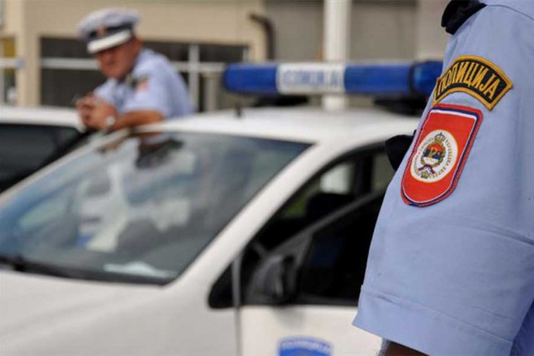 Doboj: Prijeteći nožem, od radnice ukrao 200 KM