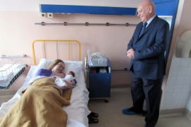 Gavranović darivao zlatnik prvorođenoj bebi u Banjaluci