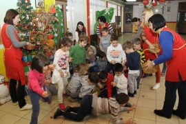 Banjaluka: Djeca pijukala i učila o rođenju Hrista (FOTO)
