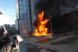 Priština: Povrijeđeno 10 policajaca, dva novinara, uhapšena 24 ...