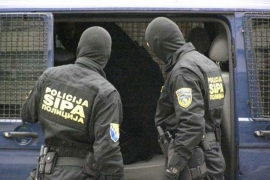 SIPA uhapsila tri osobe u Velikoj Kladuši: Pronađene bombe, mačeta ...