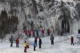 Kina: Zaledio se vodopad širine fudbalskog terena (VIDEO)