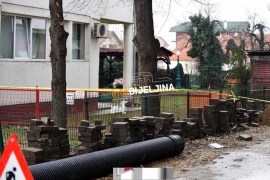 Bijeljina: U dvorištu ambulante iskopani ljudski skeletni ostaci