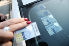 Ne jenjava kriza sa stikerima: Stopirane registracije, potvrde od ...