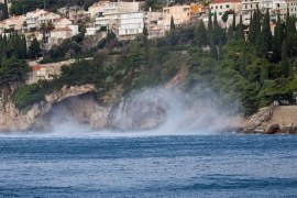 Dubrovnik: Olujna bura prekinula putni i vazdušni saobraćaj