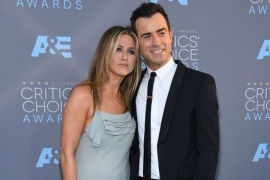 Haljina Dženifer Aniston s prorezom za potpuno razotkrivanje (FOTO)