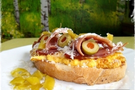 Omlet sendvič za kraljevski doručak