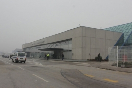 Hapšenje na aerodromu u Sarajevu: Muškarac iz Velike Kladuše borio ...