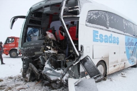 U sudaru autobusa i kamiona u Turskoj povrijeđeno 17 osoba