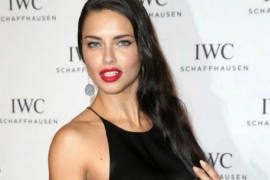 Adriana Lima ponovo zablistala na crvenom tepihu