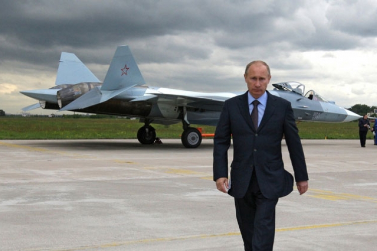 Putin na godišnjem kalendaru u Banjaluci: Prvi čovjek Rusije u decembru ide u lov (FOTO)