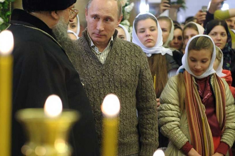 Putin za Božić nenajavljeno došao na liturgiju u seosku crkvu
