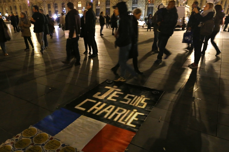 Francuzi razgrabili posebno izdanje lista Charlie Hebdo