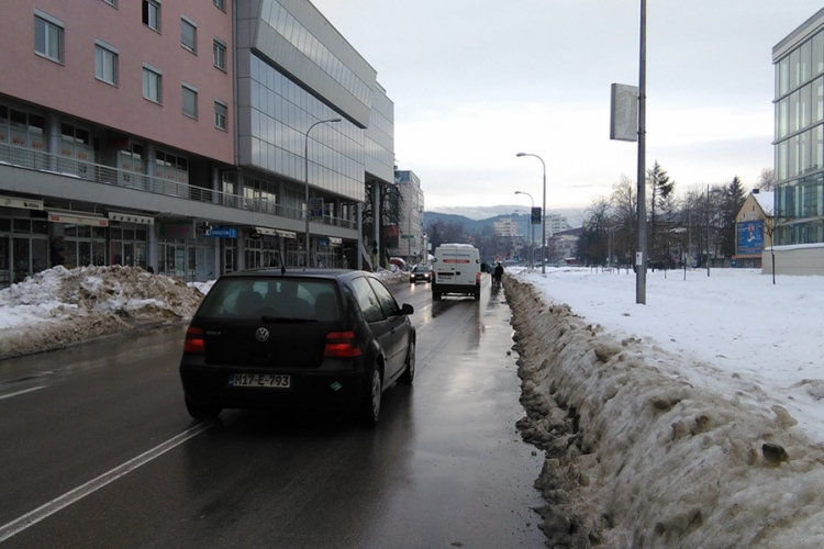 Oblačno sa kišom i toplo u nedjelju