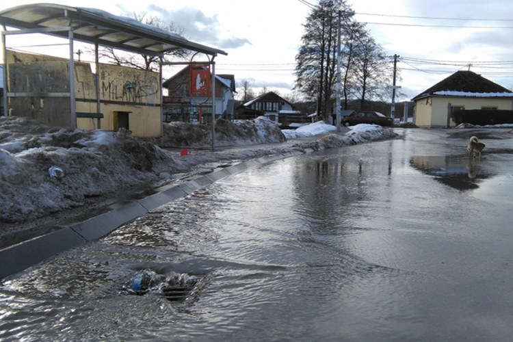 Dijelovi pojedinih ulica pod vodom u Banjaluci (FOTO)