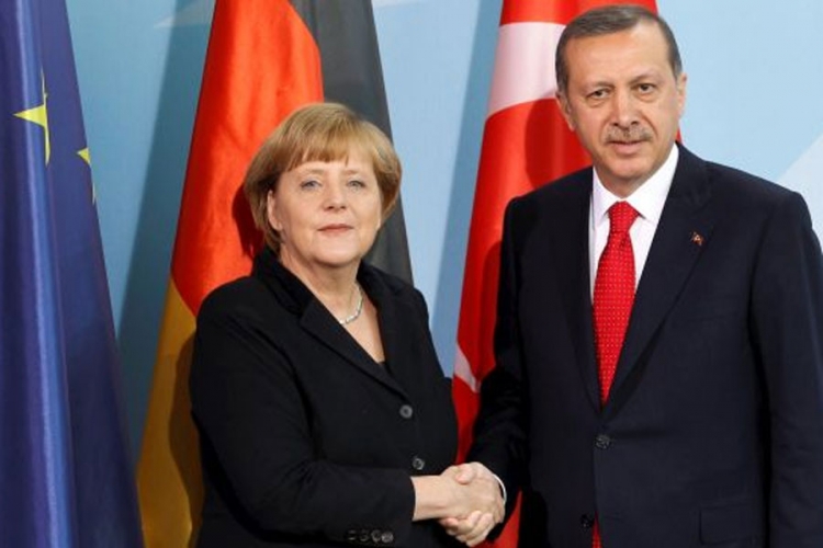 Erdogan i Merkel razgovarali telefonom: Solidarno protiv terorizma