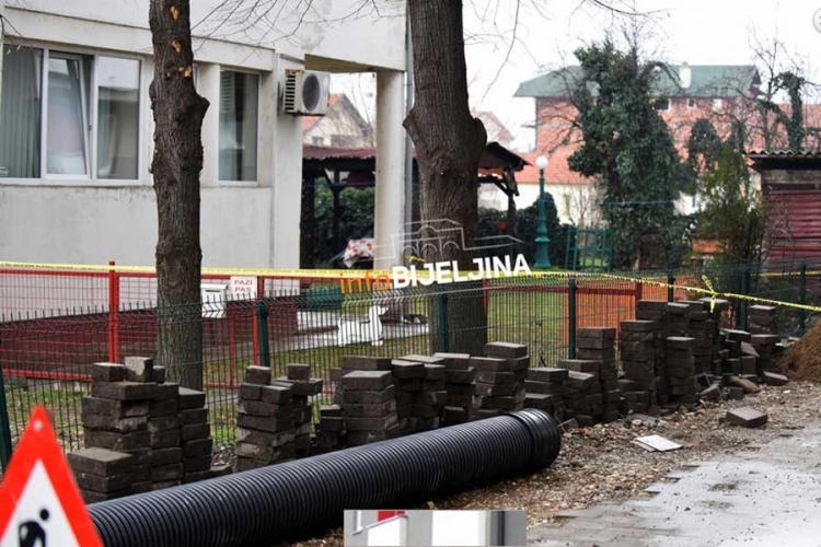 Bijeljina: U dvorištu ambulante iskopani ljudski skeletni ostaci