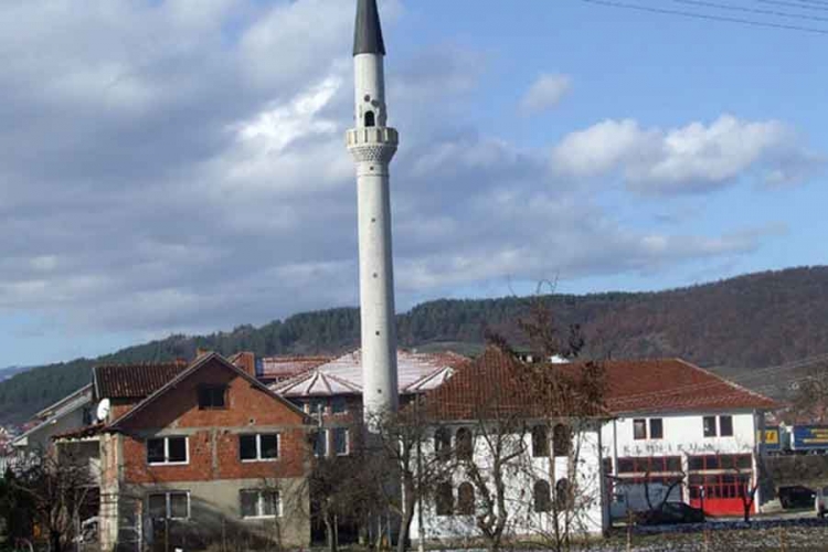 Tuča u džamiji: Zbog malih plata potukli se imam i mujezin