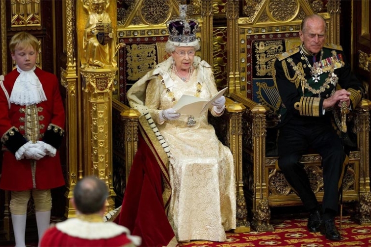 Britanska kraljica 90. rođendan proslavlja uličnom zabavom 