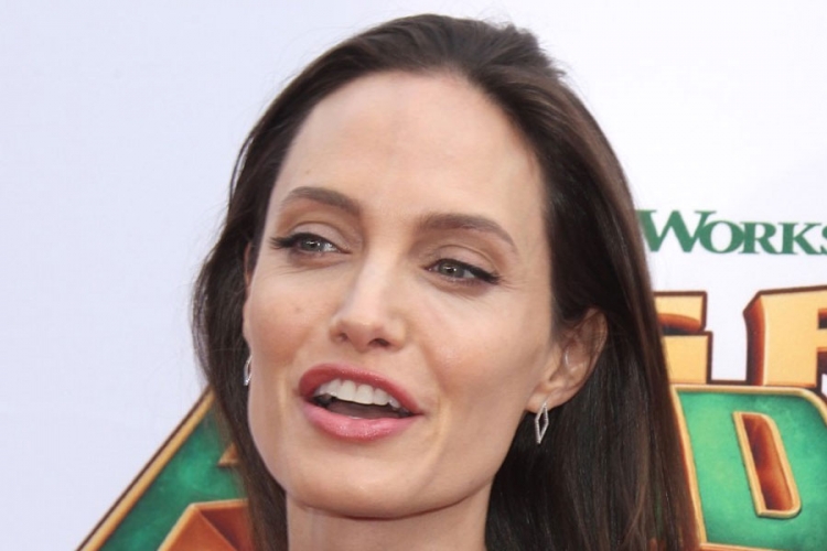 Anđelina Džoli izgleda zabrinjavajuće mršavo (FOTO)