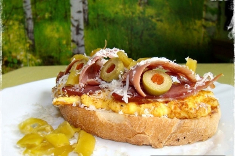 Omlet sendvič za kraljevski doručak