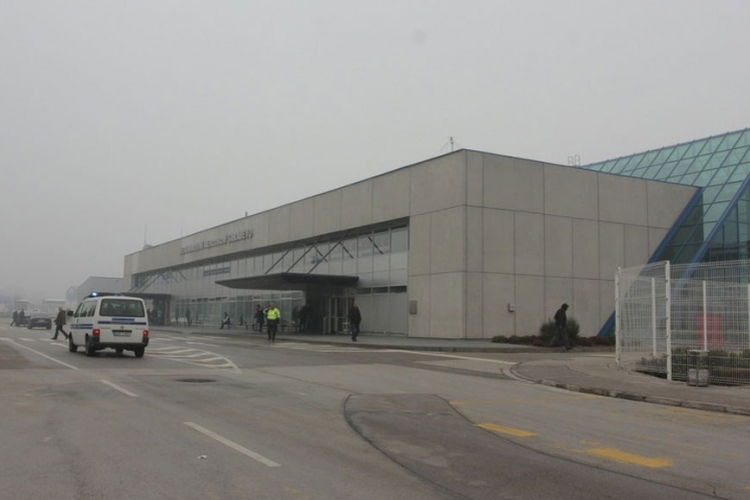 Hapšenje na aerodromu u Sarajevu: Muškarac iz Velike Kladuše borio se za ID u Siriji 