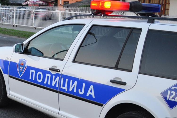 Akcija “Del” u Prijedoru: Tokom pretresa pronađeni puške i ručni bacači, uhapšena jedna osoba


