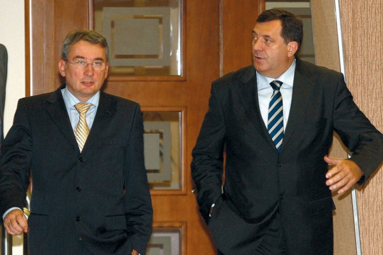 Osnovni sud u Banjaluci: Bosić mora isplatiti Dodiku 6.000 KM 
