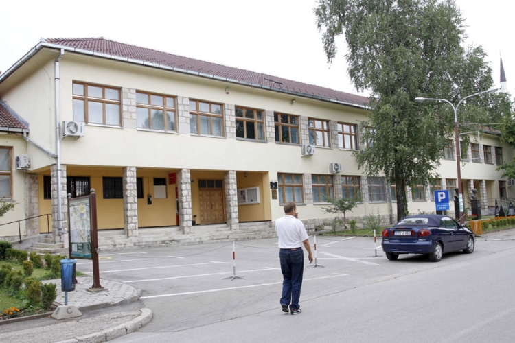 Bosanski Petrovac nema ni notara ni advokata