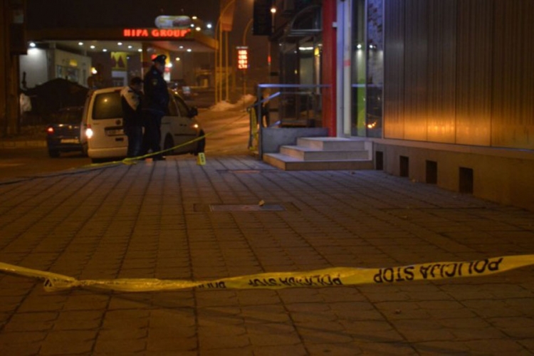 Zenica: Izboden pred očima trgovaca i kupaca