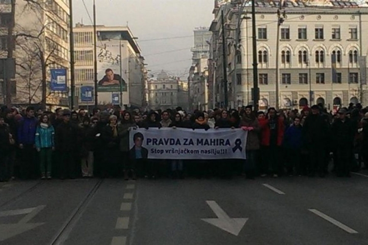 Stotine Sarajlija u “Šetnji za Mahira”