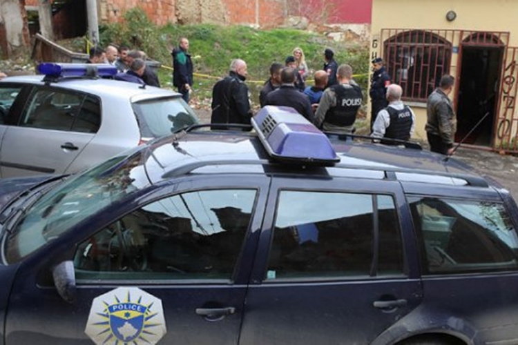 Kosovska Mirovica: Policija blokirala ulicu zbog sumnjivog kofera